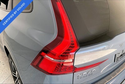 2023 Volvo XC60 B5 Ultimate Dark Theme