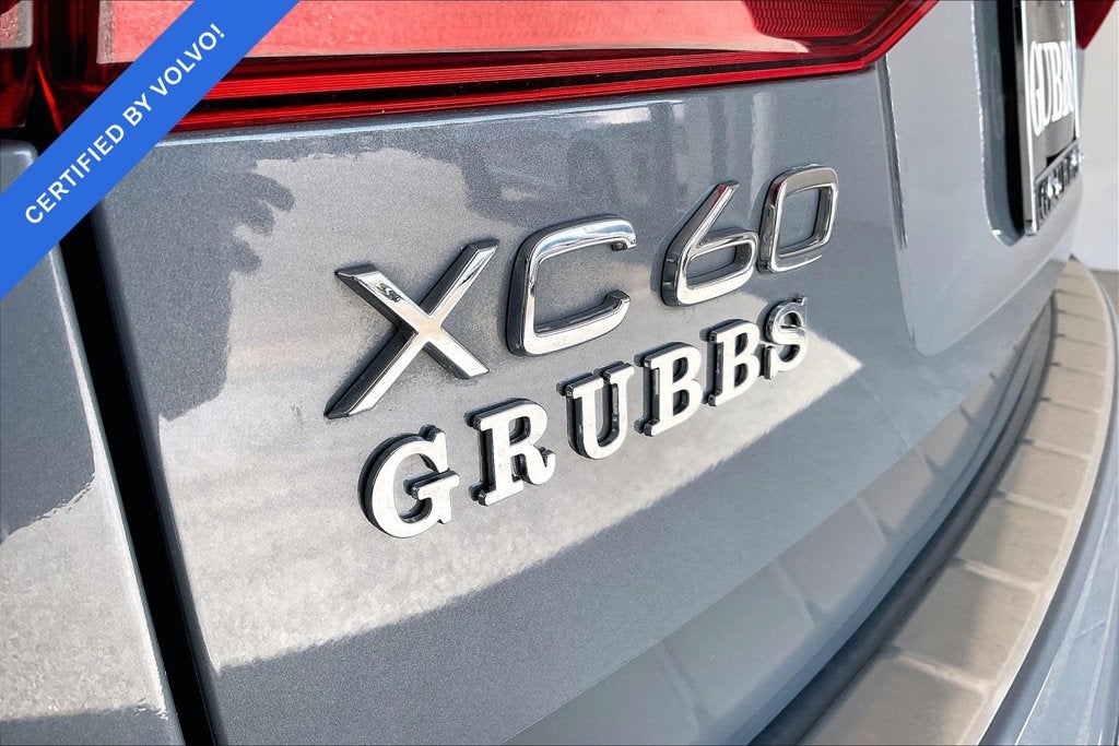 2023 Volvo XC60 B5 Ultimate Dark Theme