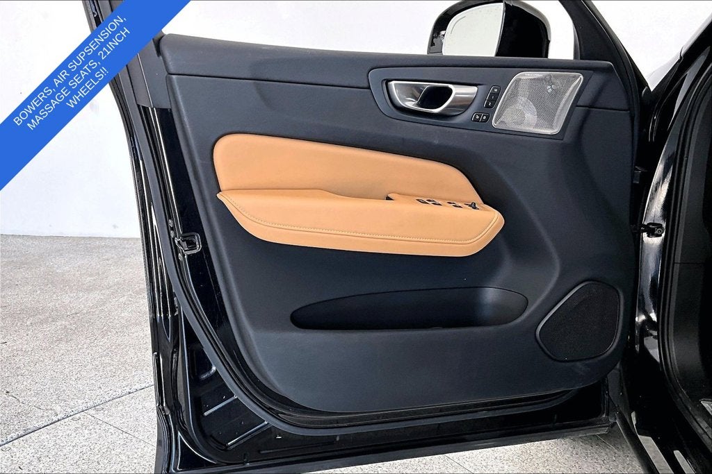 2024 Volvo XC60 B5 Ultimate Dark Theme