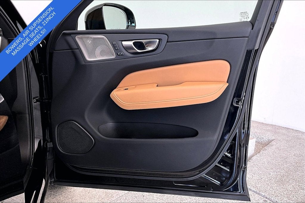 2024 Volvo XC60 B5 Ultimate Dark Theme