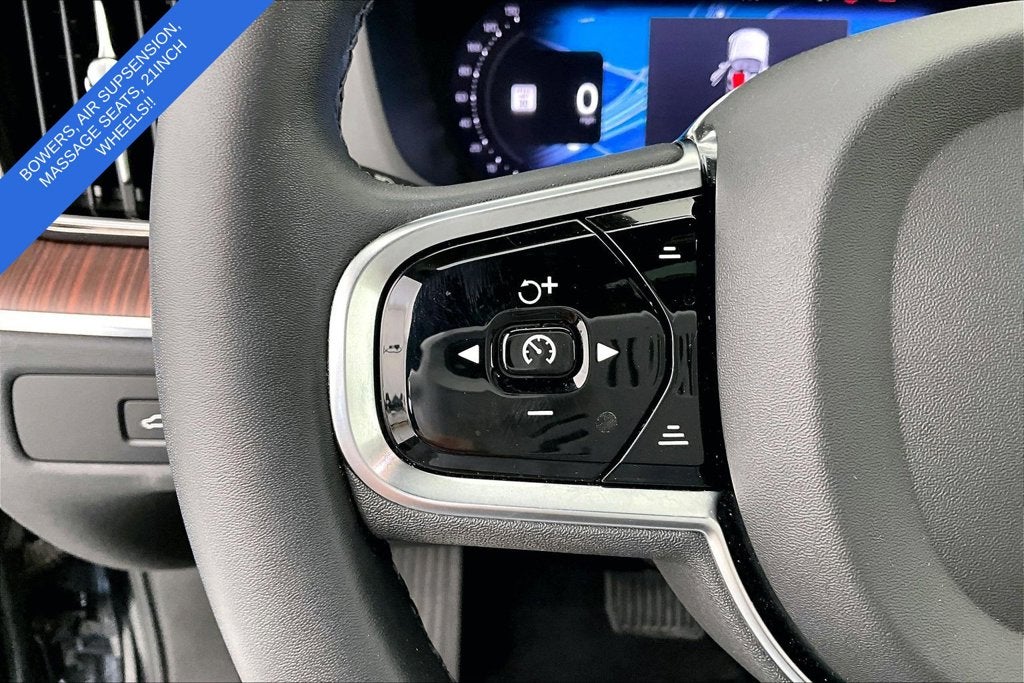 2024 Volvo XC60 B5 Ultimate Dark Theme