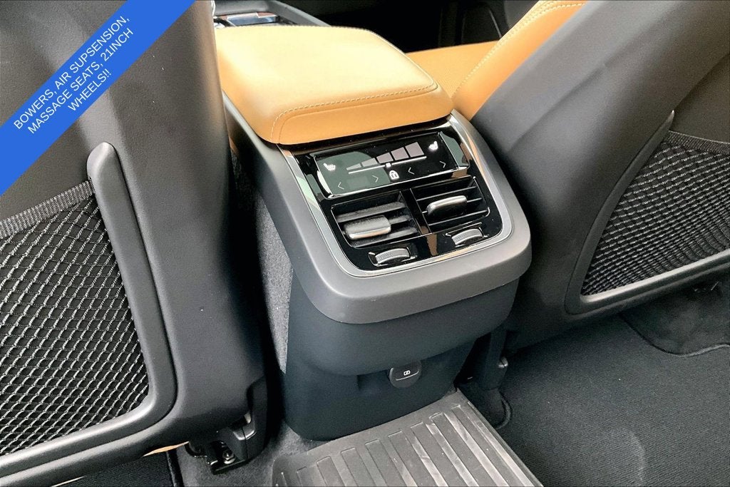 2024 Volvo XC60 B5 Ultimate Dark Theme