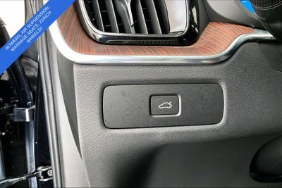2024 Volvo XC60 B5 Ultimate Dark Theme