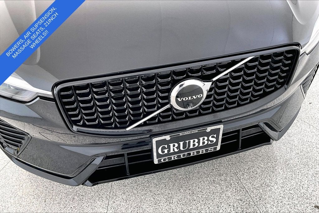 2024 Volvo XC60 B5 Ultimate Dark Theme