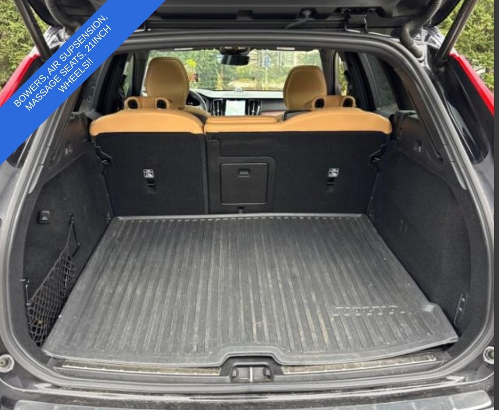 2024 Volvo XC60 B5 Ultimate Dark Theme