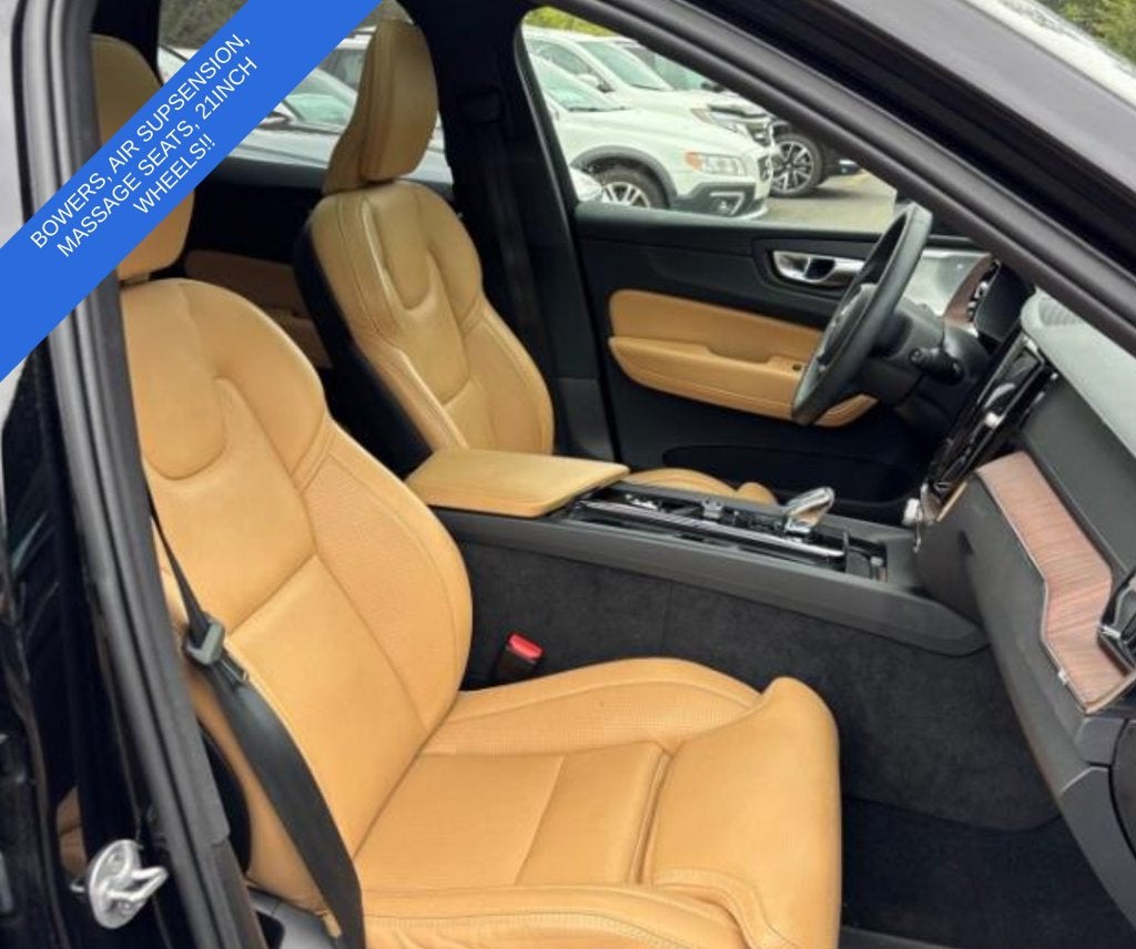 2024 Volvo XC60 B5 Ultimate Dark Theme