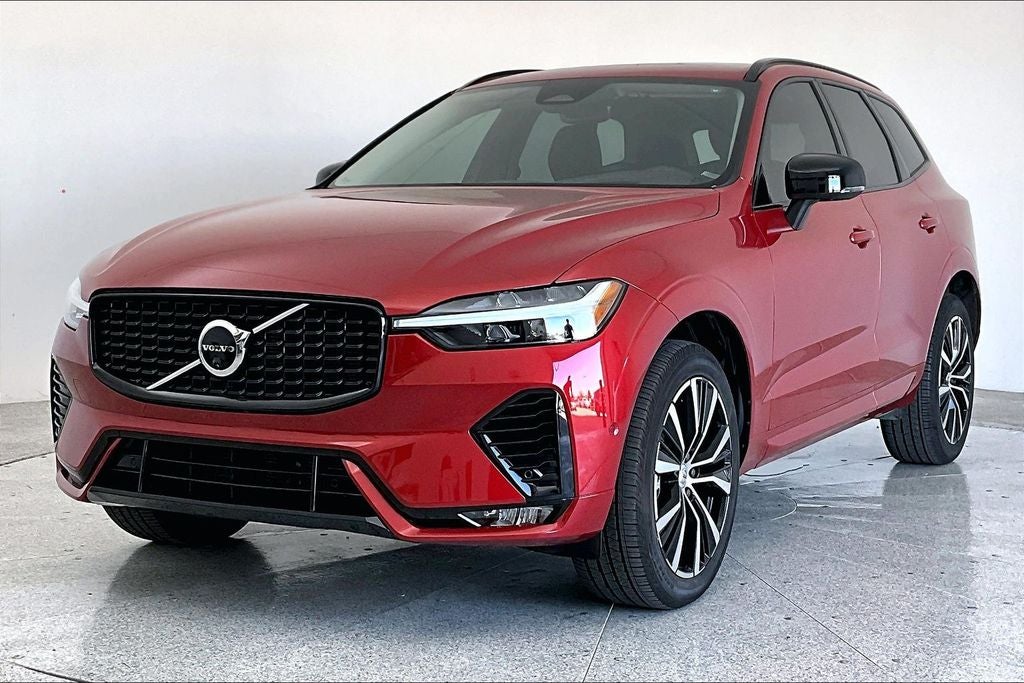 2024 Volvo XC60 B5 Ultimate Dark Theme