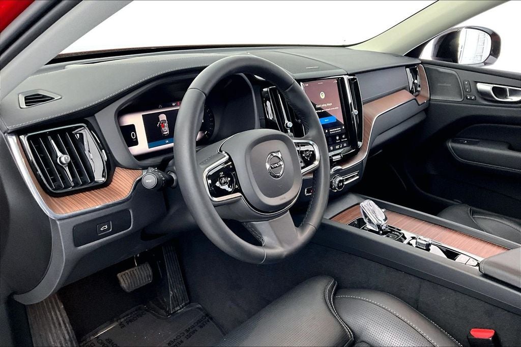 2024 Volvo XC60 B5 Ultimate Dark Theme