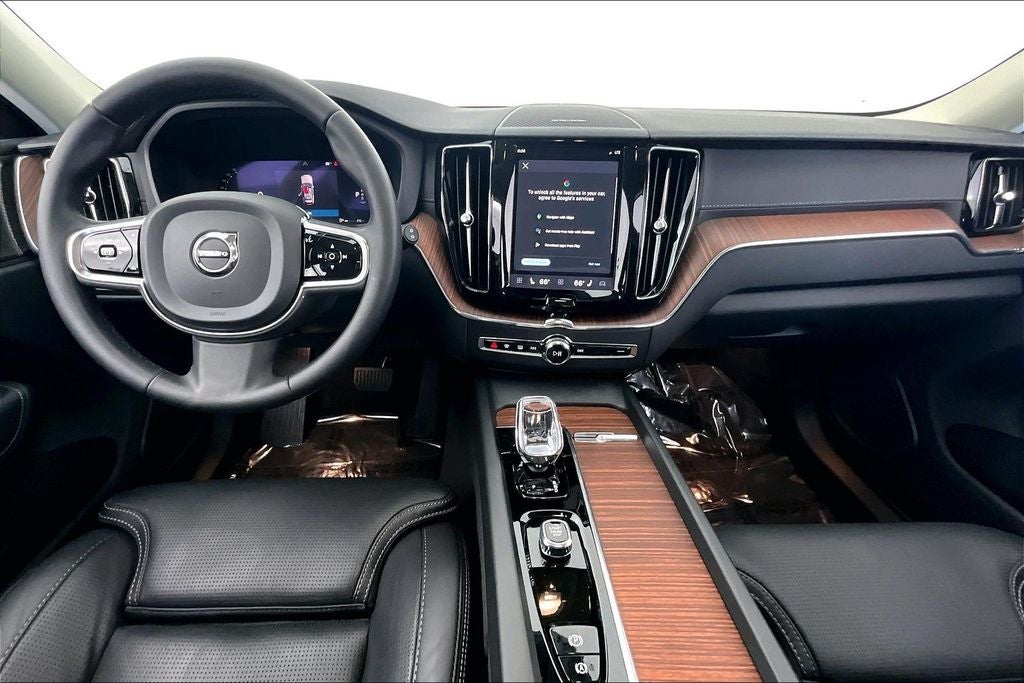 2024 Volvo XC60 B5 Ultimate Dark Theme
