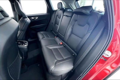2024 Volvo XC60 B5 Ultimate Dark Theme