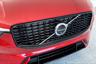2024 Volvo XC60 B5 Ultimate Dark Theme