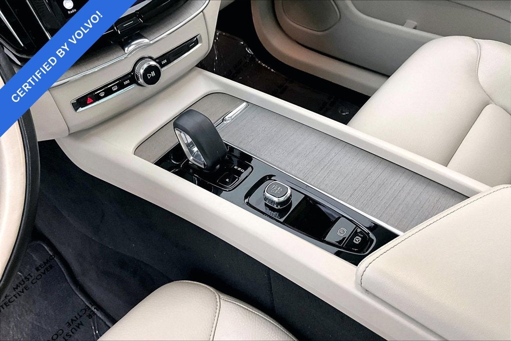2023 Volvo XC60 B5 Plus Bright Theme