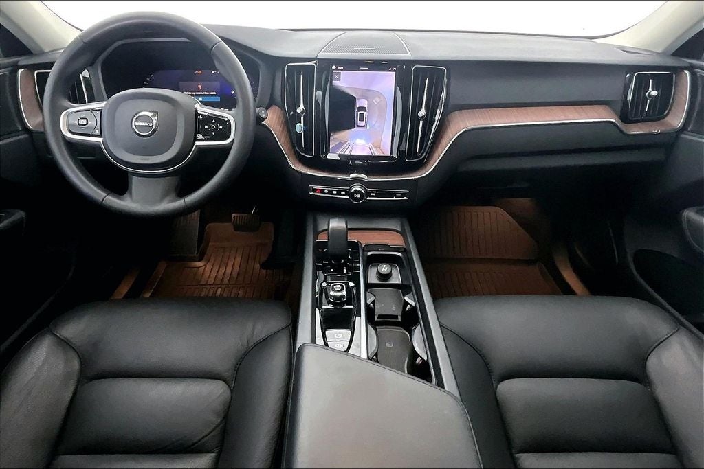 2023 Volvo XC60 B5 Plus Bright Theme