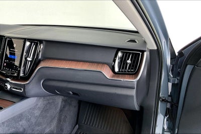 2023 Volvo XC60 B5 Plus Bright Theme