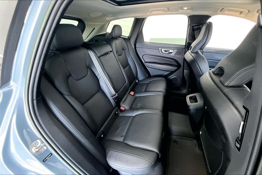 2023 Volvo XC60 B5 Plus Bright Theme