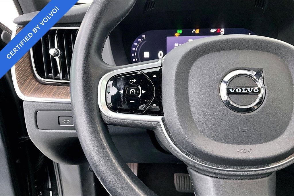 2023 Volvo XC60 B5 Plus Bright Theme