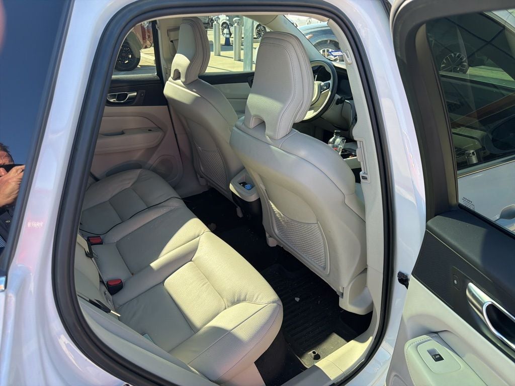 2023 Volvo XC60 B5 Plus Bright Theme