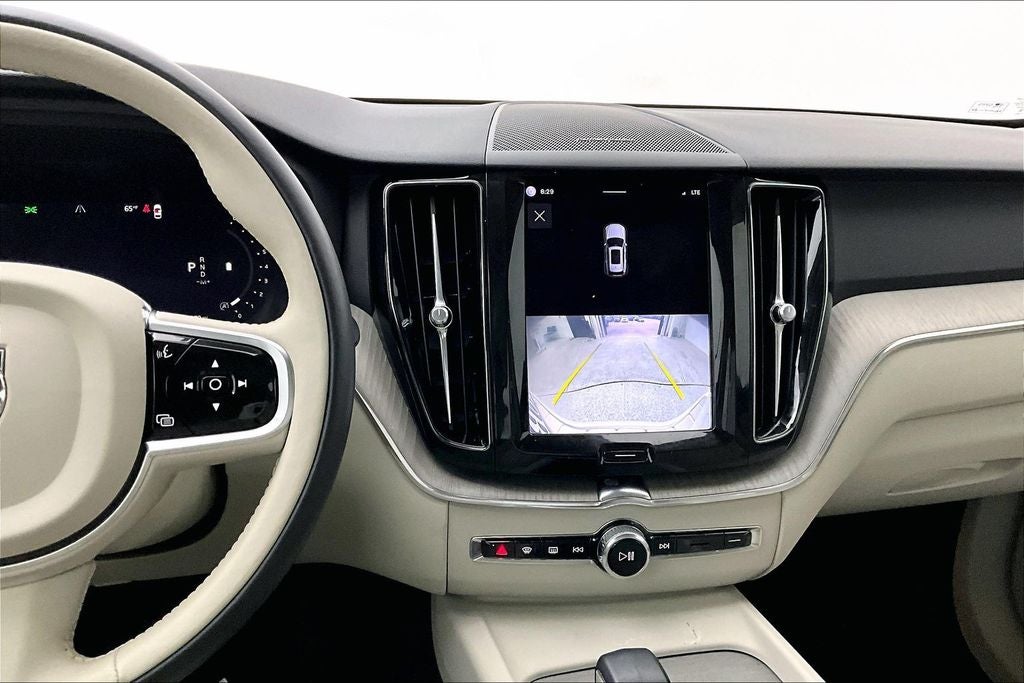 2023 Volvo XC60 B5 Plus Bright Theme