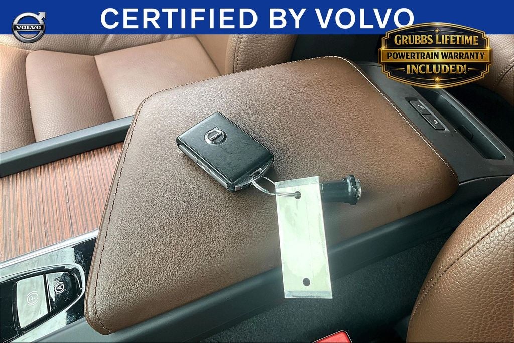 2023 Volvo XC60 B5 Plus Dark Theme