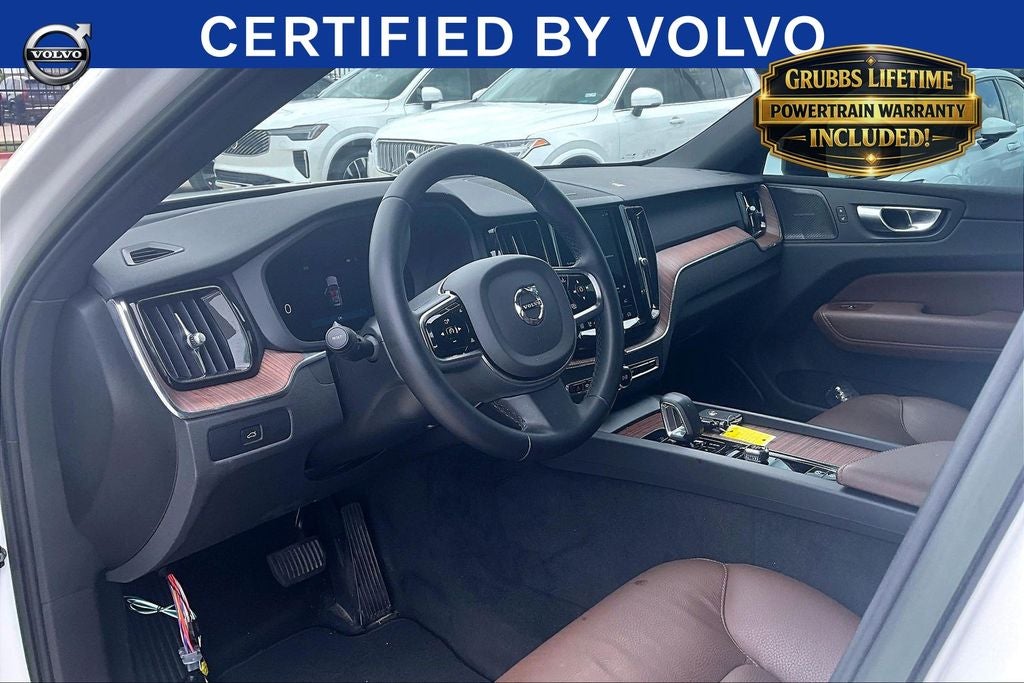 2023 Volvo XC60 B5 Plus Dark Theme