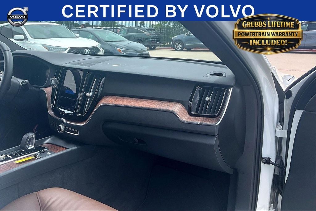 2023 Volvo XC60 B5 Plus Dark Theme