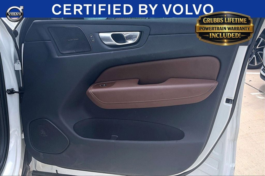 2023 Volvo XC60 B5 Plus Dark Theme