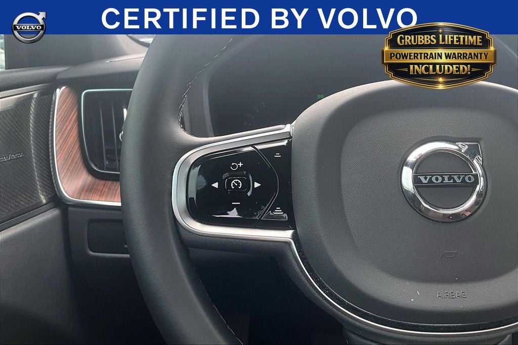 2023 Volvo XC60 B5 Plus Dark Theme