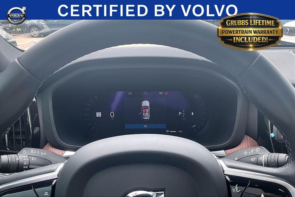 2023 Volvo XC60 B5 Plus Dark Theme