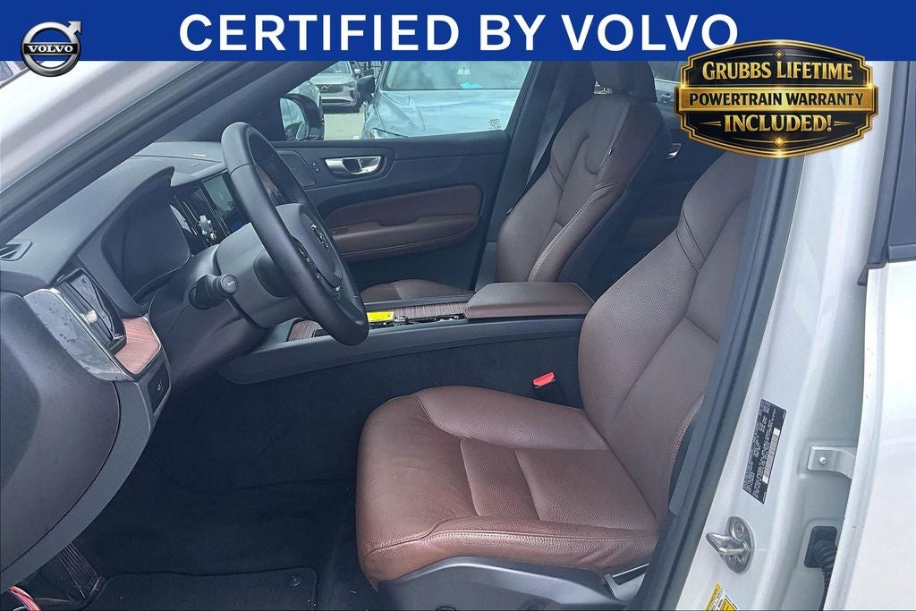 2023 Volvo XC60 B5 Plus Dark Theme