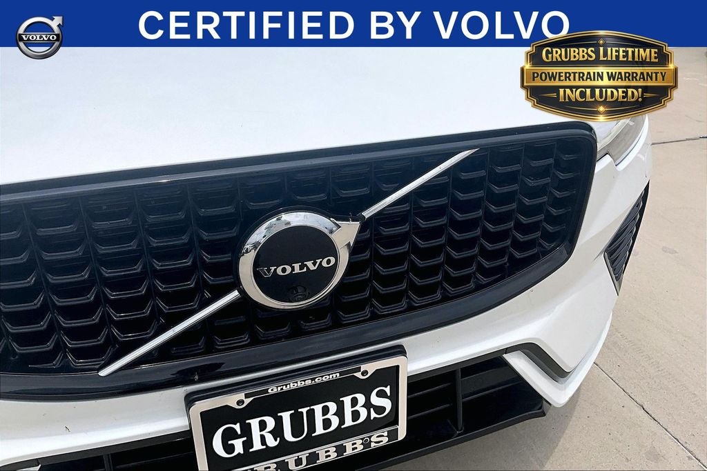 2023 Volvo XC60 B5 Plus Dark Theme