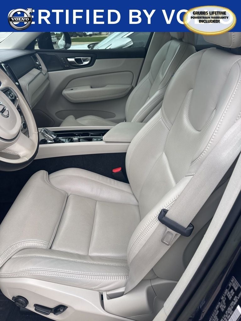 2023 Volvo XC60 B5 Ultimate Dark Theme