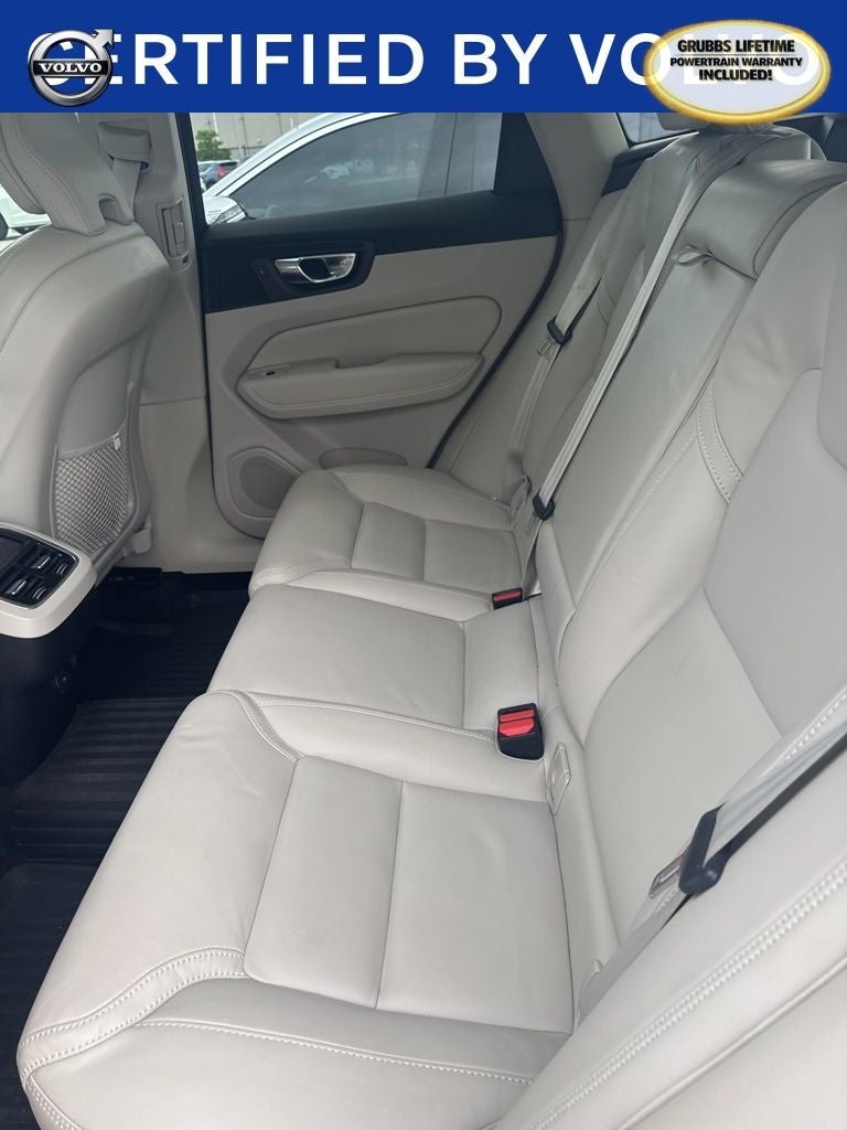 2023 Volvo XC60 B5 Ultimate Dark Theme