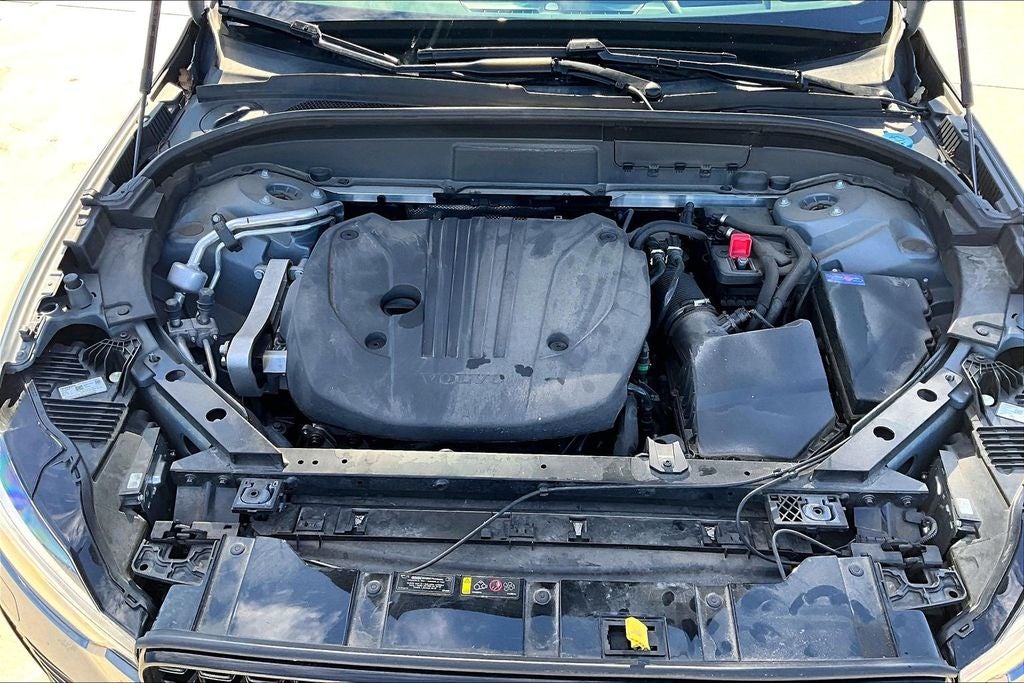 2023 Volvo XC60 B5 Ultimate Dark Theme