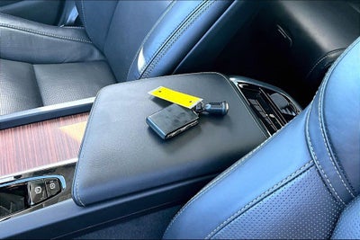 2023 Volvo XC60 B5 Ultimate Dark Theme