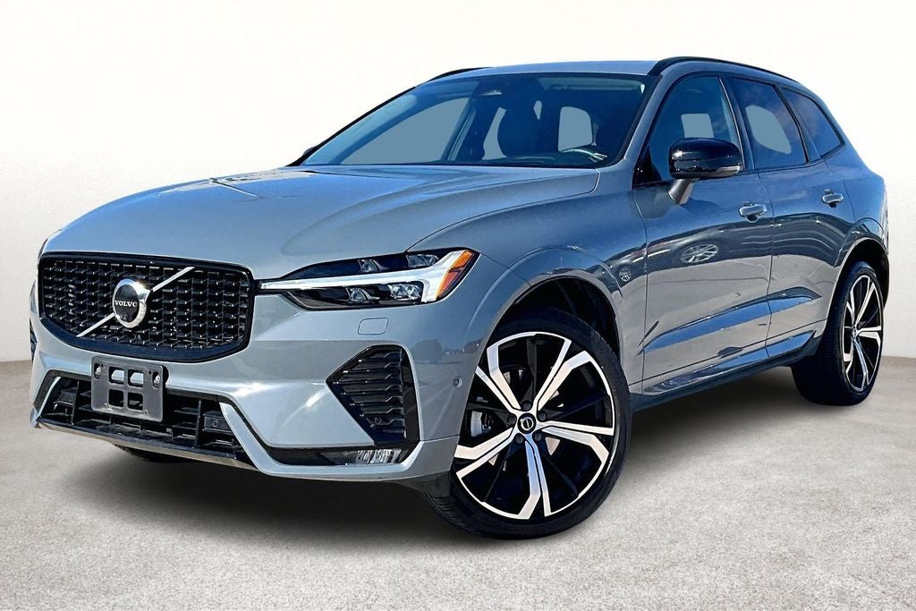 2023 Volvo XC60 B5 Ultimate Dark Theme