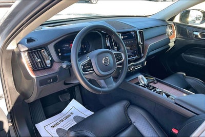 2023 Volvo XC60 B5 Ultimate Dark Theme