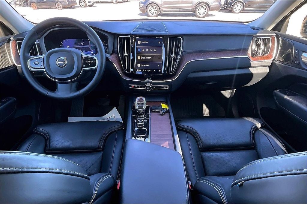 2023 Volvo XC60 B5 Ultimate Dark Theme