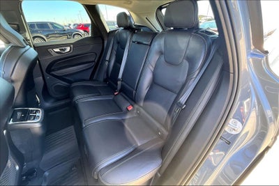 2023 Volvo XC60 B5 Ultimate Dark Theme