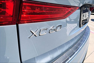 2023 Volvo XC60 B5 Ultimate Dark Theme