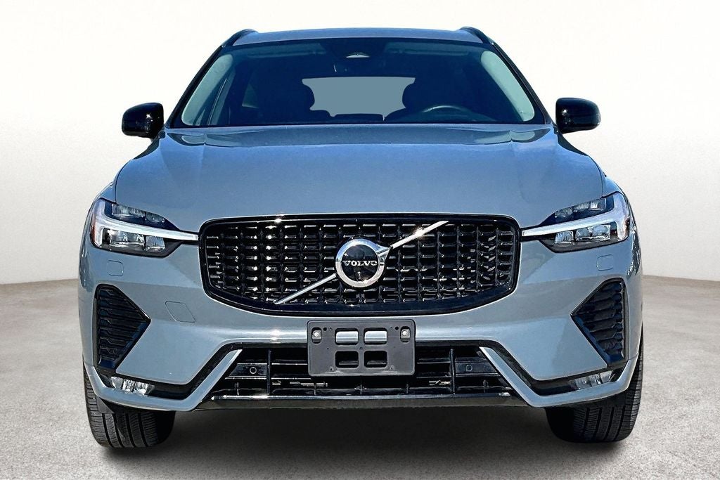 2023 Volvo XC60 B5 Ultimate Dark Theme
