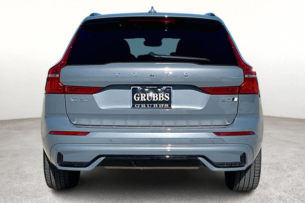 2023 Volvo XC60 B5 Ultimate Dark Theme