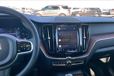 2023 Volvo XC60 B5 Ultimate Dark Theme