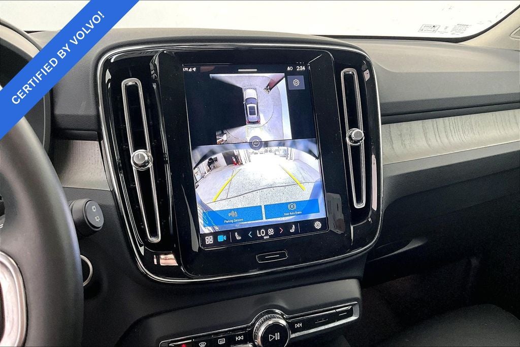 2025 Volvo XC40 B5 Plus Dark Theme