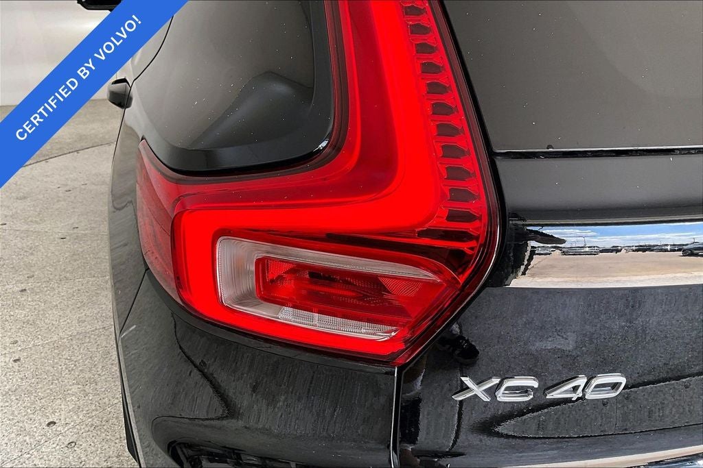 2025 Volvo XC40 B5 Plus Dark Theme