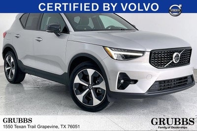 2025 Volvo XC40 B5 Plus Dark Theme
