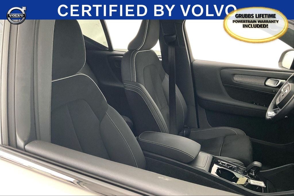 2025 Volvo XC40 B5 Plus Dark Theme