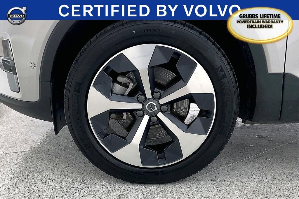 2025 Volvo XC40 B5 Plus Dark Theme