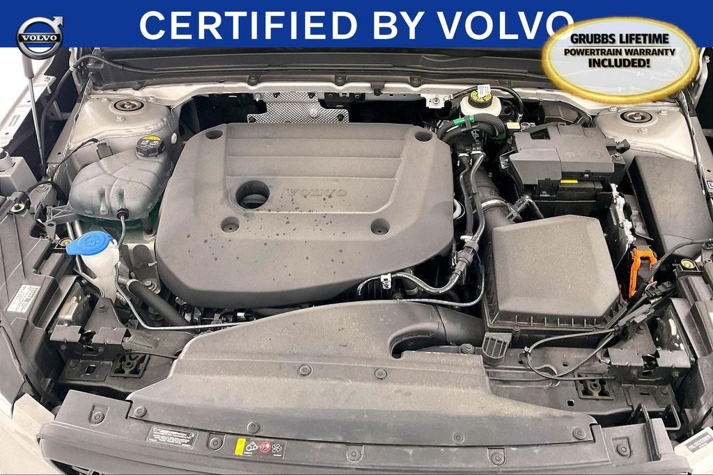 2025 Volvo XC40 B5 Plus Dark Theme