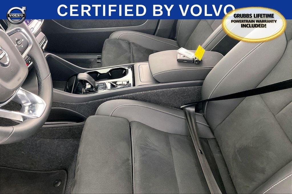 2025 Volvo XC40 B5 Plus Dark Theme