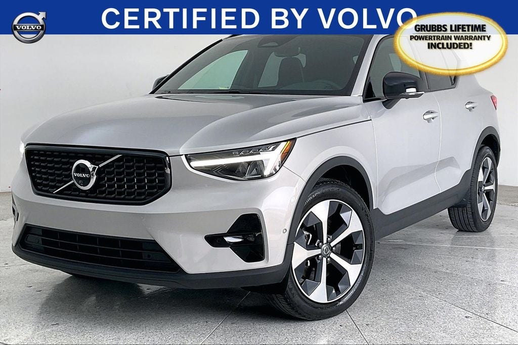 2025 Volvo XC40 B5 Plus Dark Theme